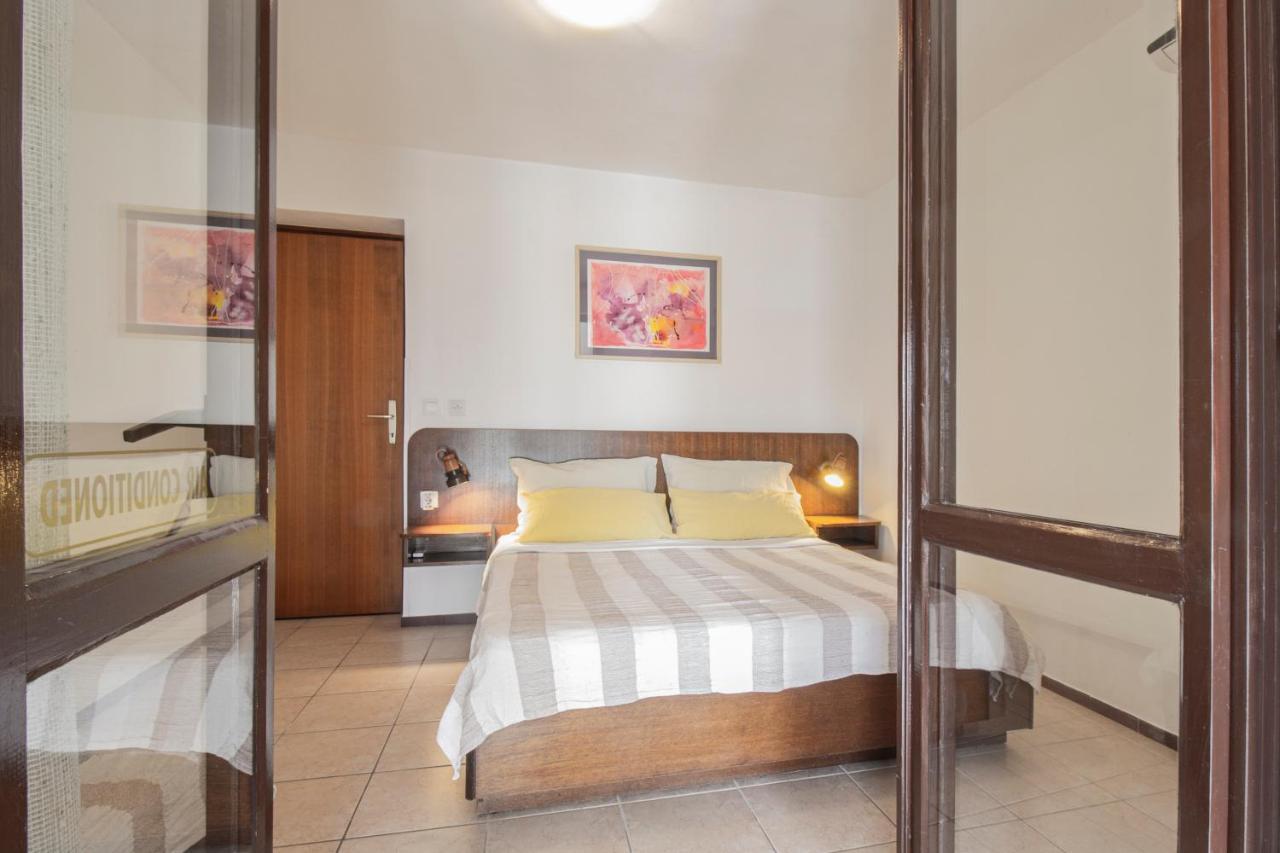 דירות מטינה Galapagus Privat Beach & Boat Dock מראה חיצוני תמונה